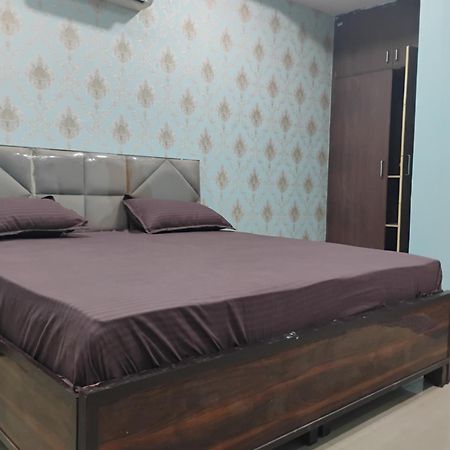 Shree Ji Hotel Greater Noida Eksteriør billede
